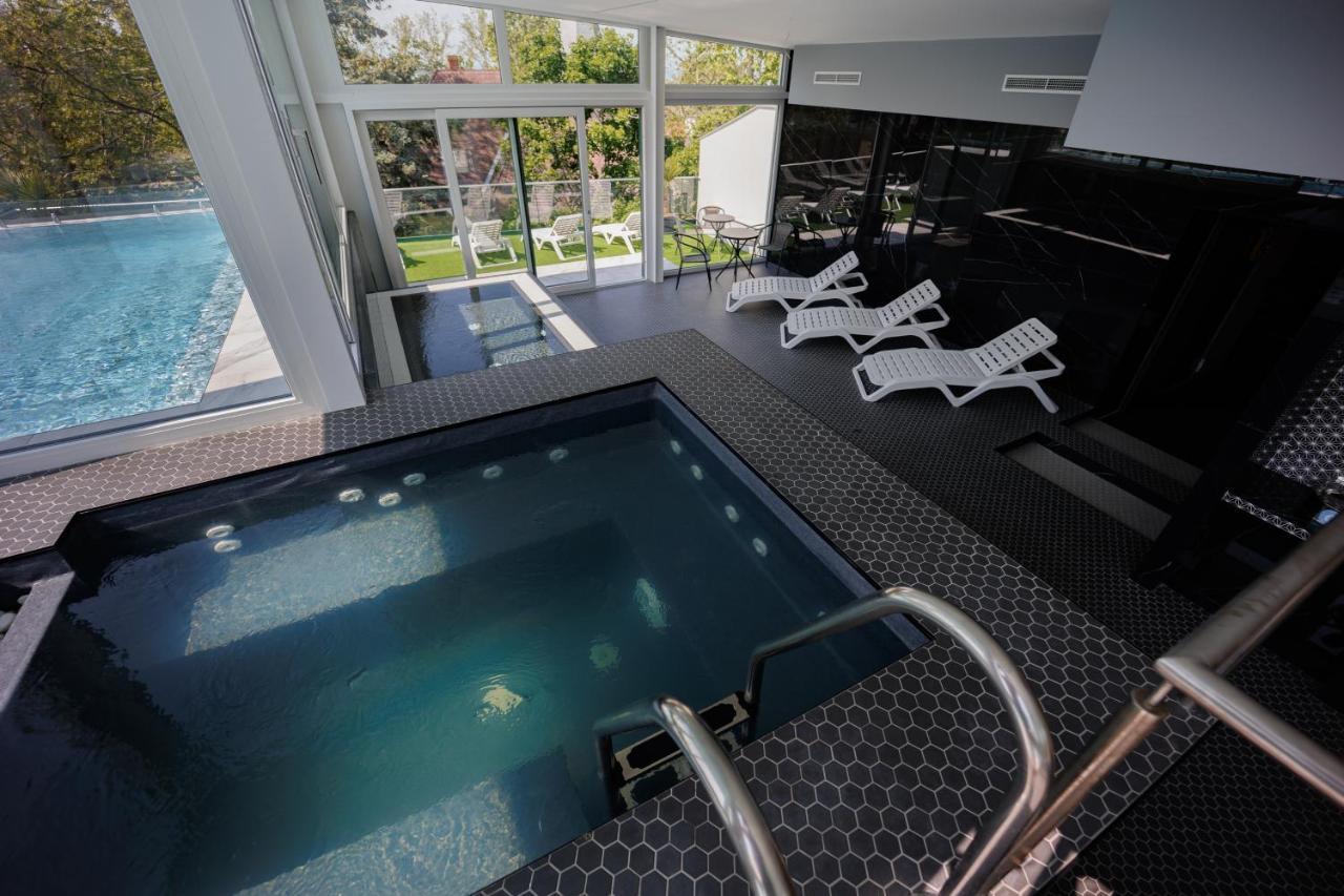 Villa Bauhaus Penthouse Wellness Apartman Шіофок Екстер'єр фото