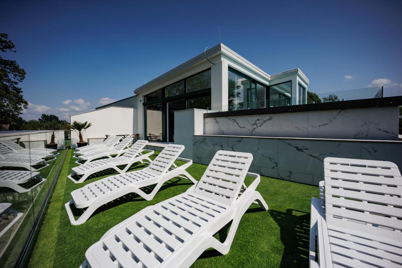Villa Bauhaus Penthouse Wellness Apartman Шіофок Екстер'єр фото