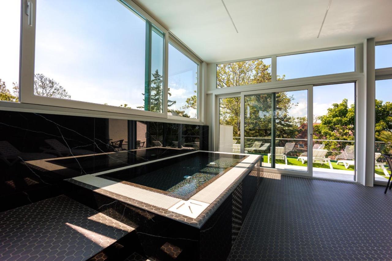 Villa Bauhaus Penthouse Wellness Apartman Шіофок Екстер'єр фото
