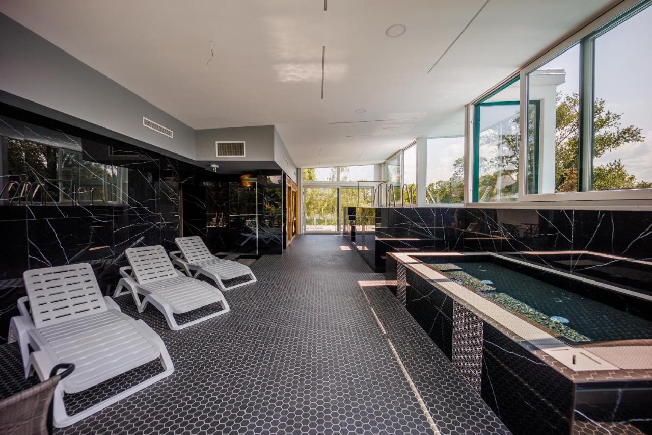 Villa Bauhaus Penthouse Wellness Apartman Шіофок Екстер'єр фото