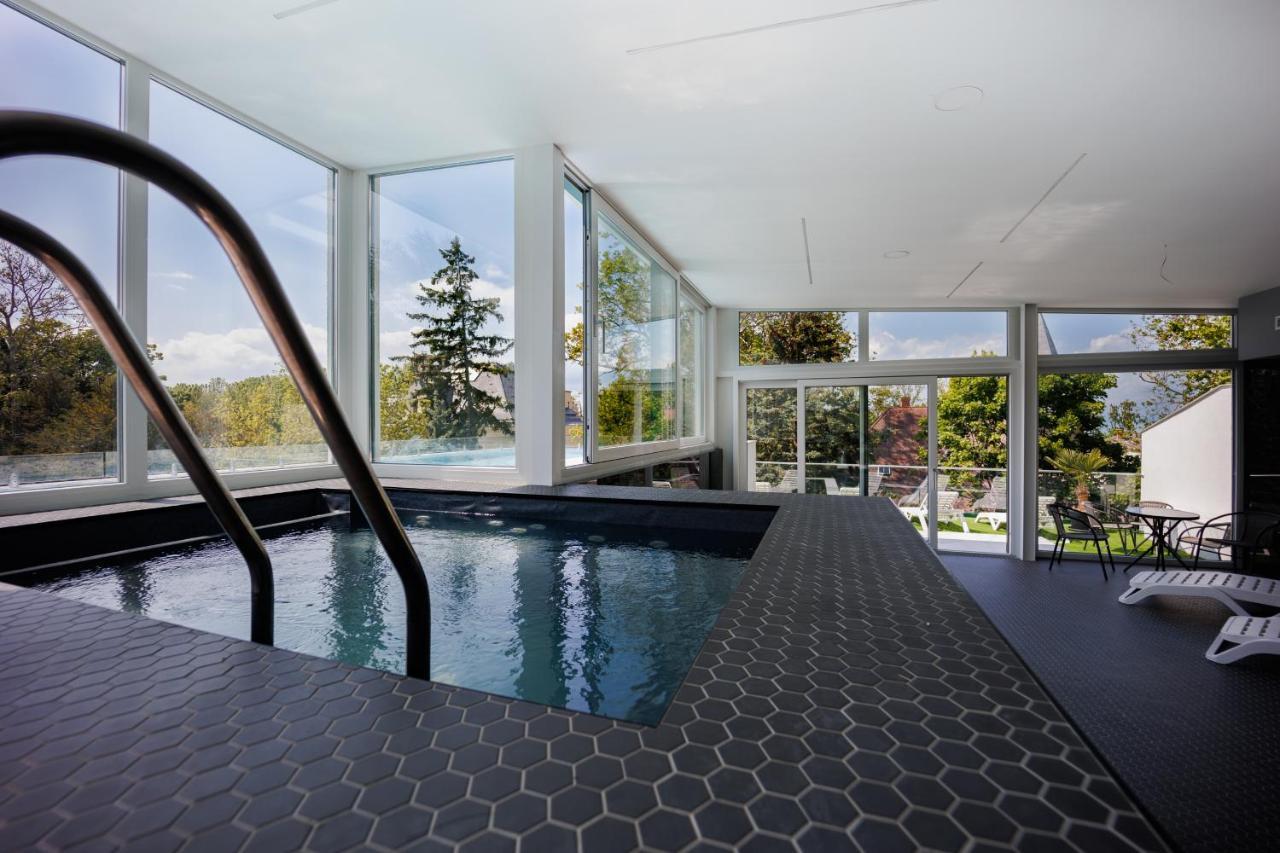 Villa Bauhaus Penthouse Wellness Apartman Шіофок Екстер'єр фото
