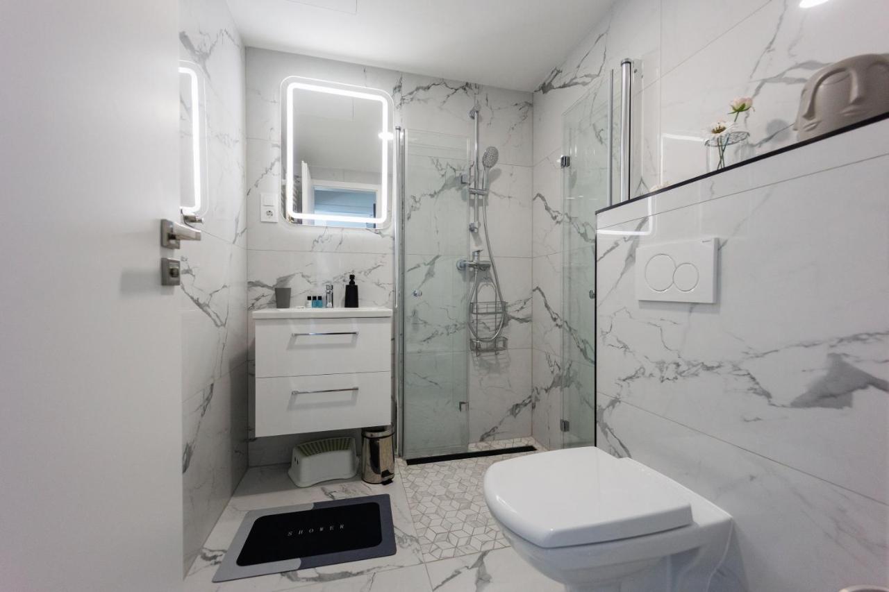 Villa Bauhaus Penthouse Wellness Apartman Шіофок Екстер'єр фото