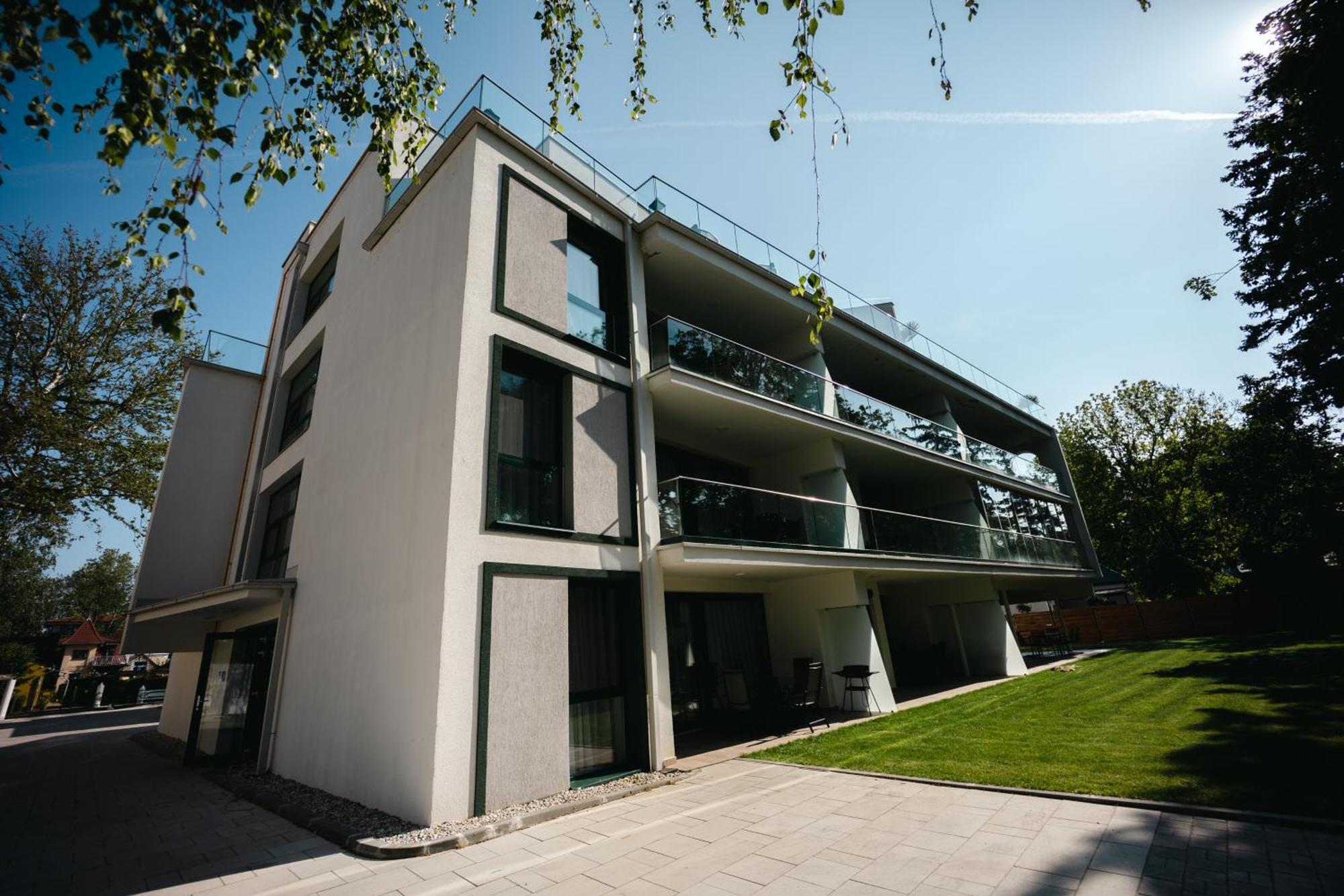 Villa Bauhaus Penthouse Wellness Apartman Шіофок Екстер'єр фото