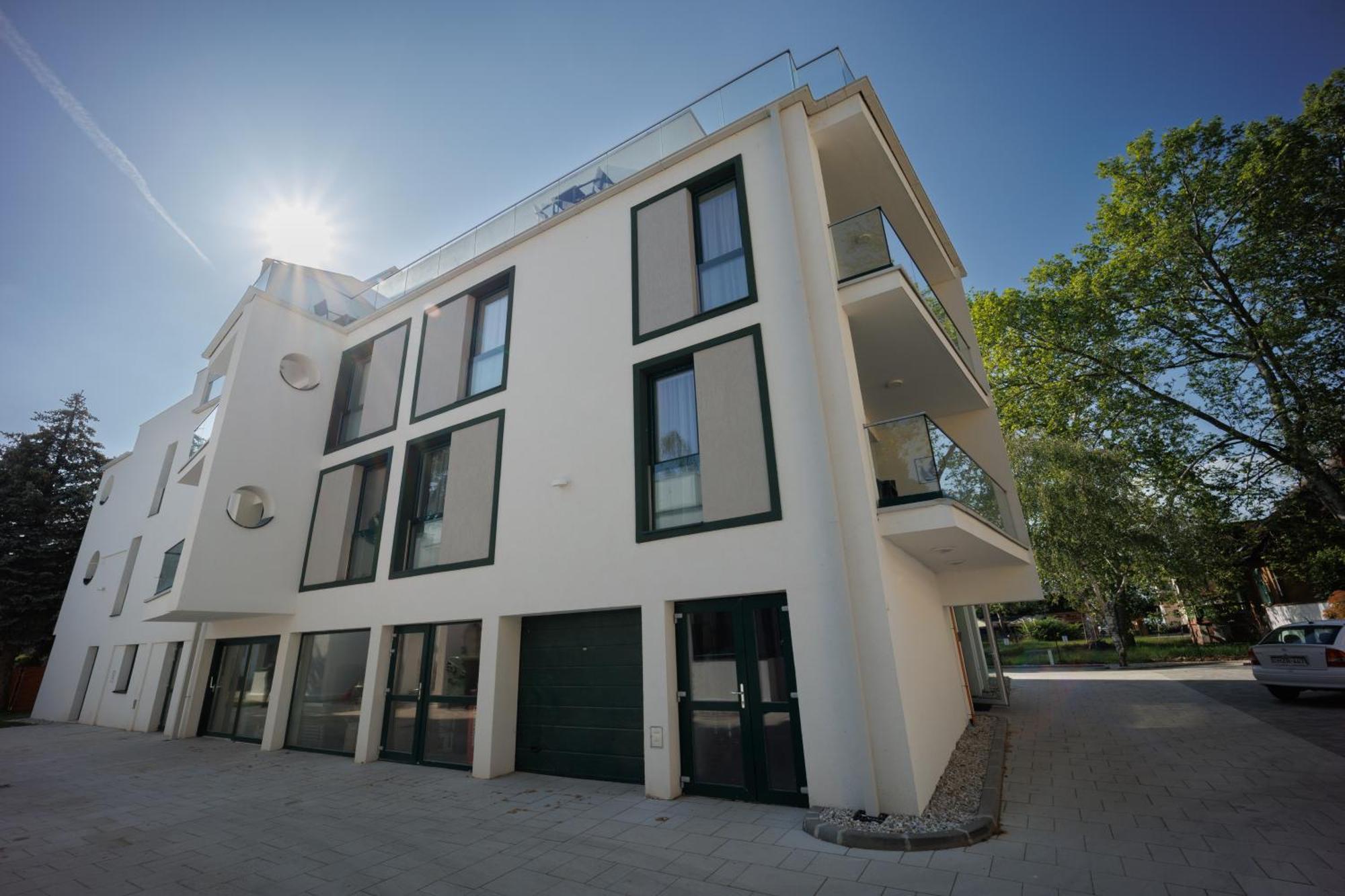 Villa Bauhaus Penthouse Wellness Apartman Шіофок Екстер'єр фото